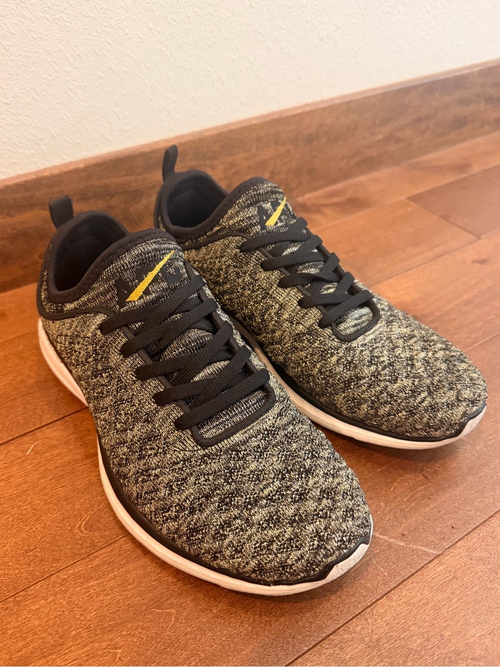 EUC APL Athletic Propulsion Labs Women's TechLoom Phantom Lace Up Sneakers